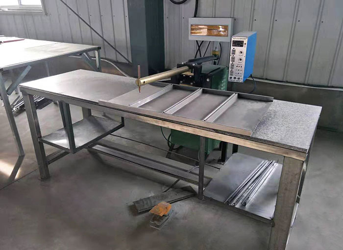 安阳鼎诺货架厂焊接设备